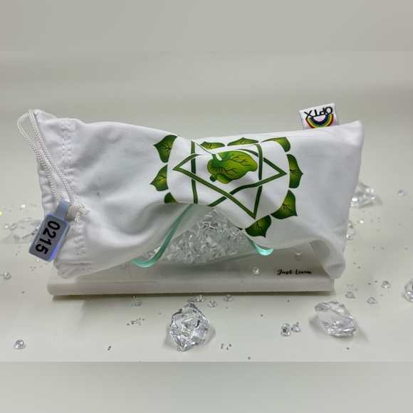 🛍️ RARE White Cat Eye Frame Green Lens - Picture 6 of 9